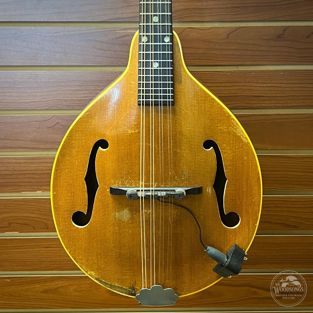 USED VINTAGE GIBSON A-STYLE MANDOLIN (1942)