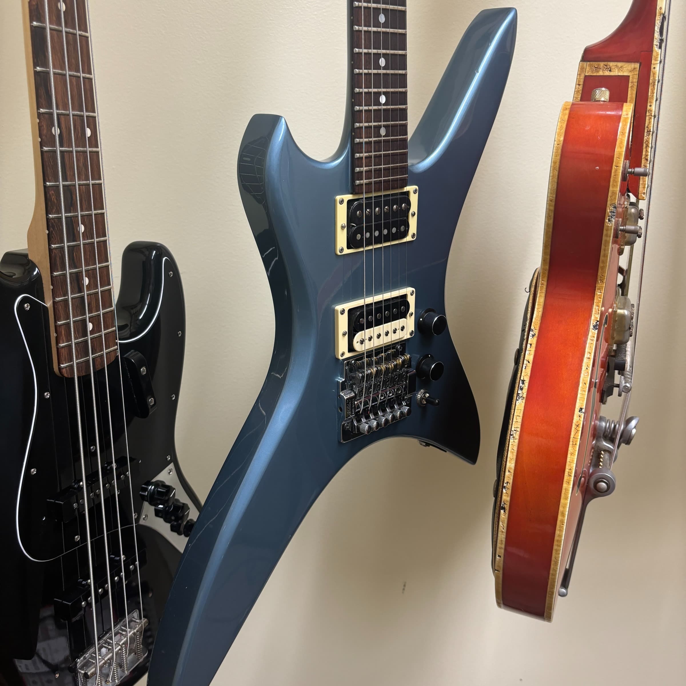 B.C. Rich Stealth U Series - w/OHSC - 6lb 14ox
