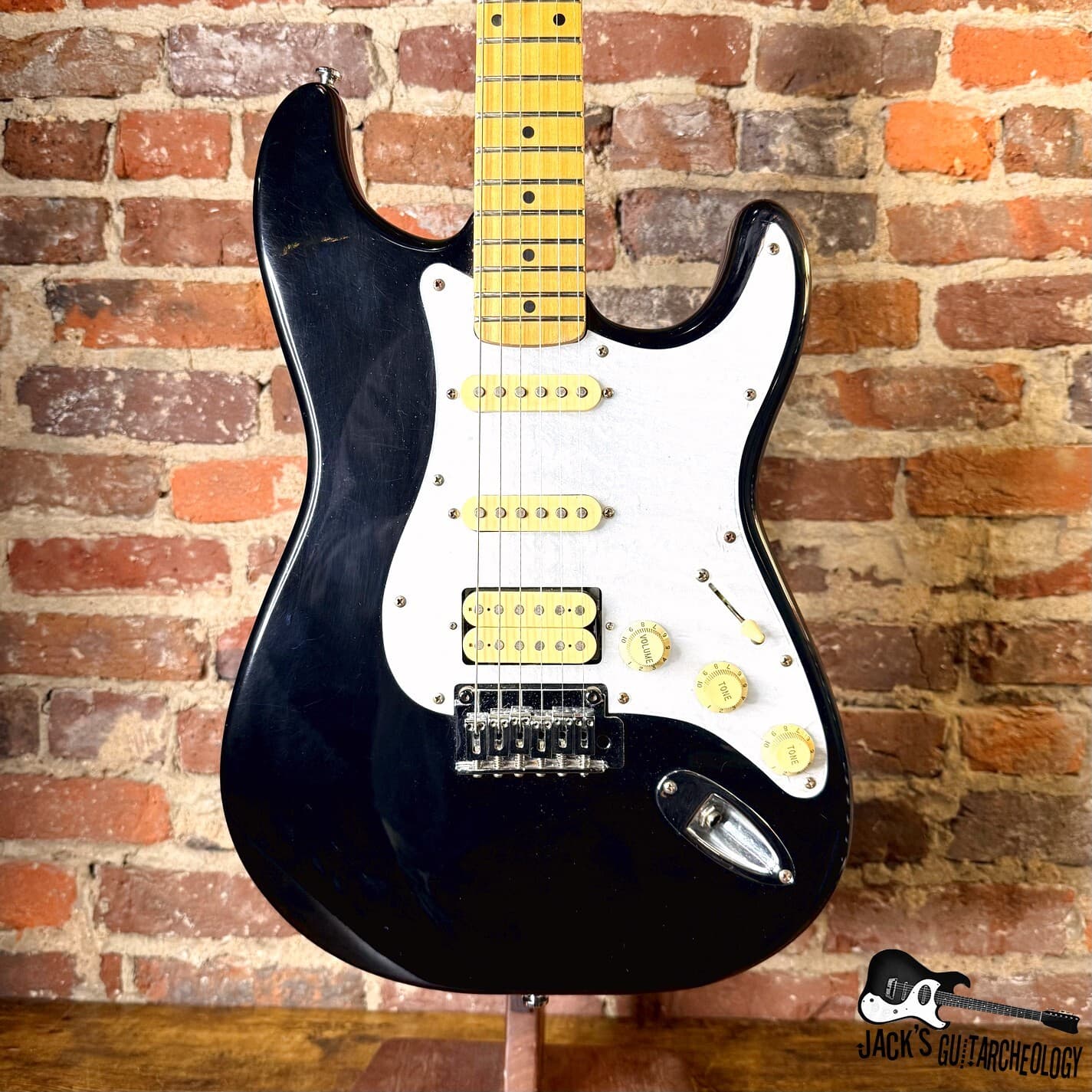 Alvarez AE20 Electric Guitar (1990s - Black)
$450.00
