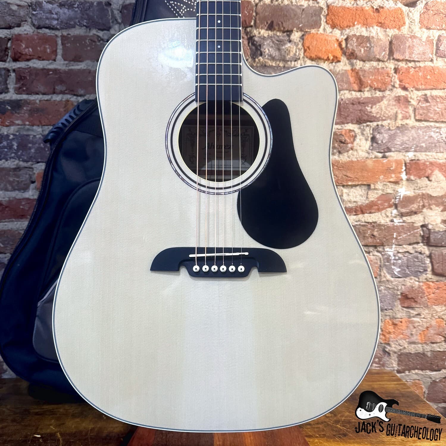 Alvarez Regent Dreadnought Acoustic Electric Guitar w/ Deluxe GB *NEW* (2025 - Natural)
$310.00