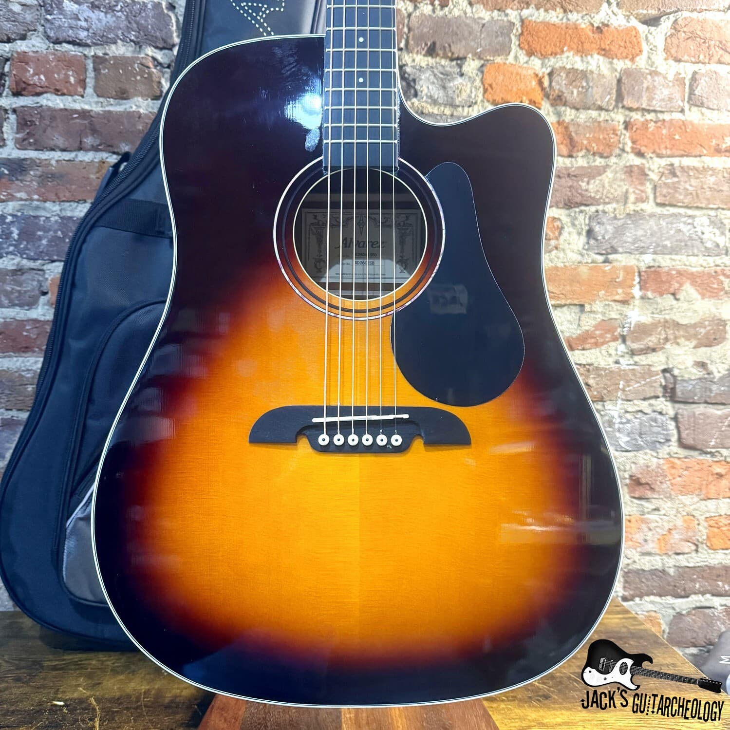 Alvarez Regent Dreadnought Acoustic Electric Guitar w/ Deluxe GB *NEW* (2025 - Sunburst)
$310.00