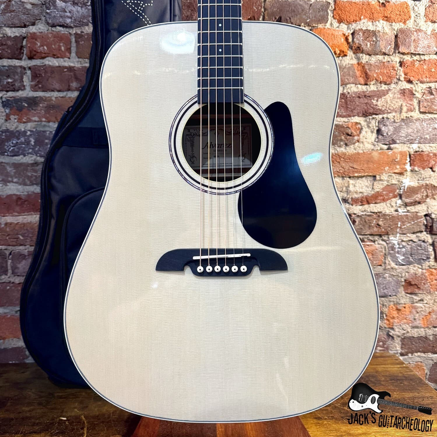 Alvarez Regent Dreadnought Acoustic Guitar w/ Deluxe GB *NEW* (2025 - Natural)
$290.00