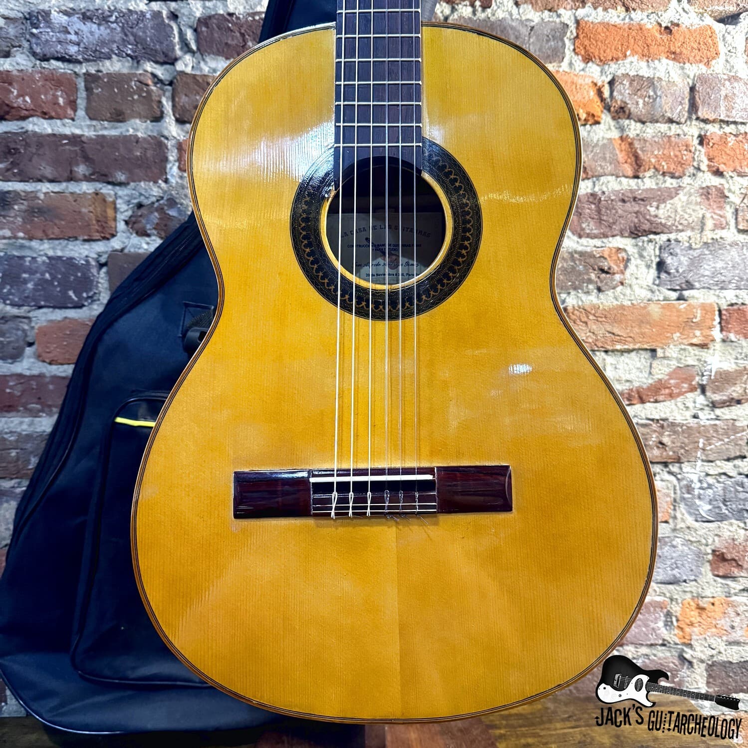 La Casa De Las Guitarras Classical Nylon String Guitar w/ GB (1980s - Natural)
$275.00