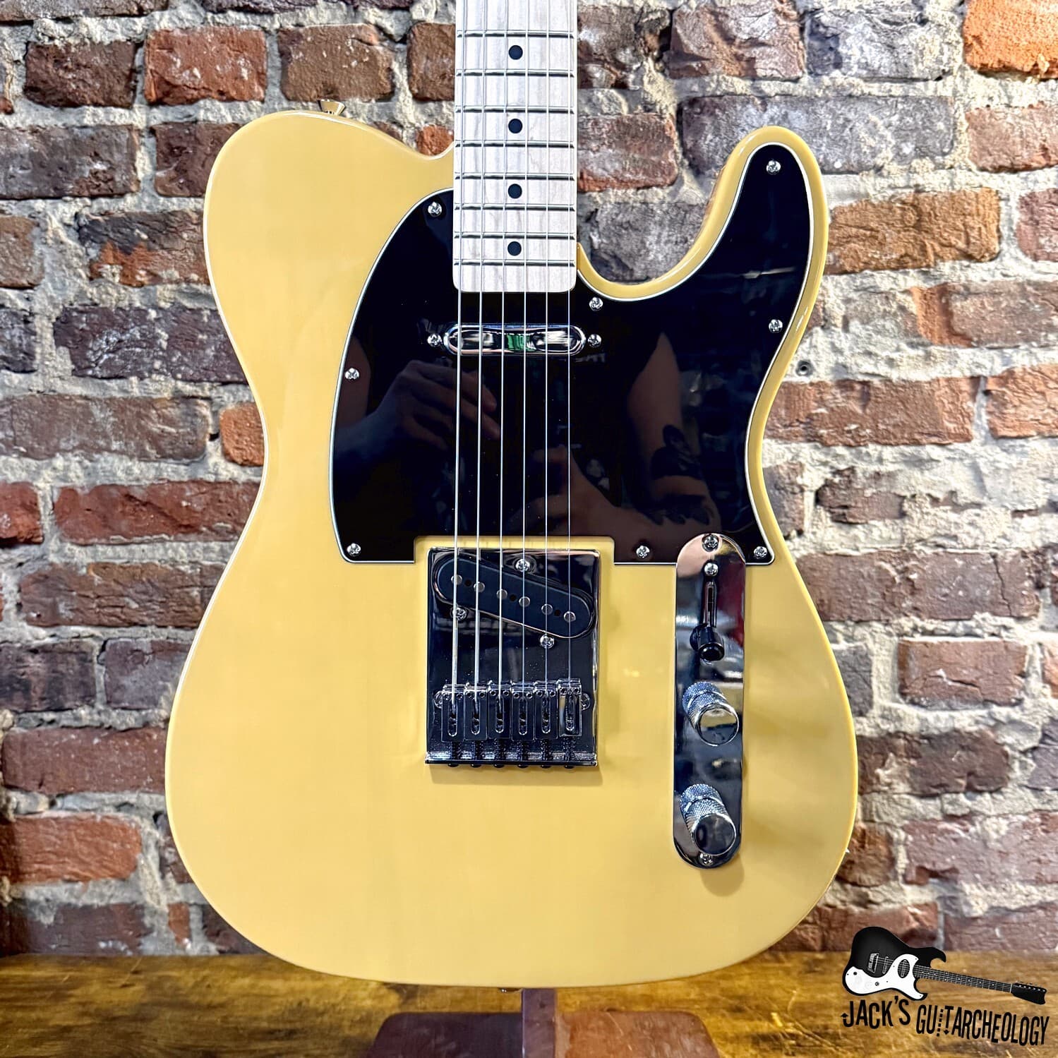 Squier Affinity Series Telecaster Electric Guitar (2020s - Butterscotch Blonde)
$300.00