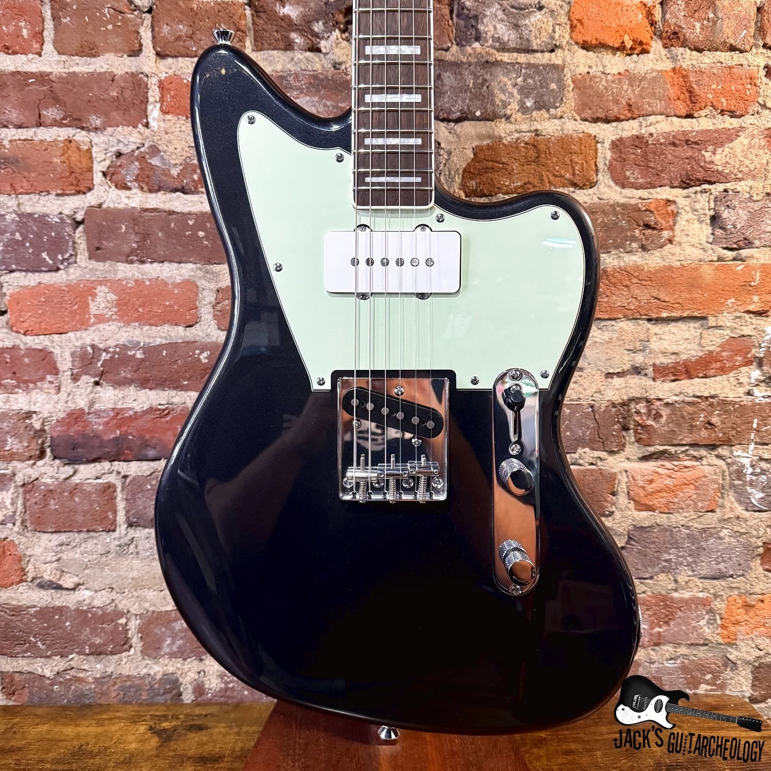 Squier Paranormal Series Offset Telecaster SJ (2020s - Charcoal Frost - Limited Edition)
$400.00