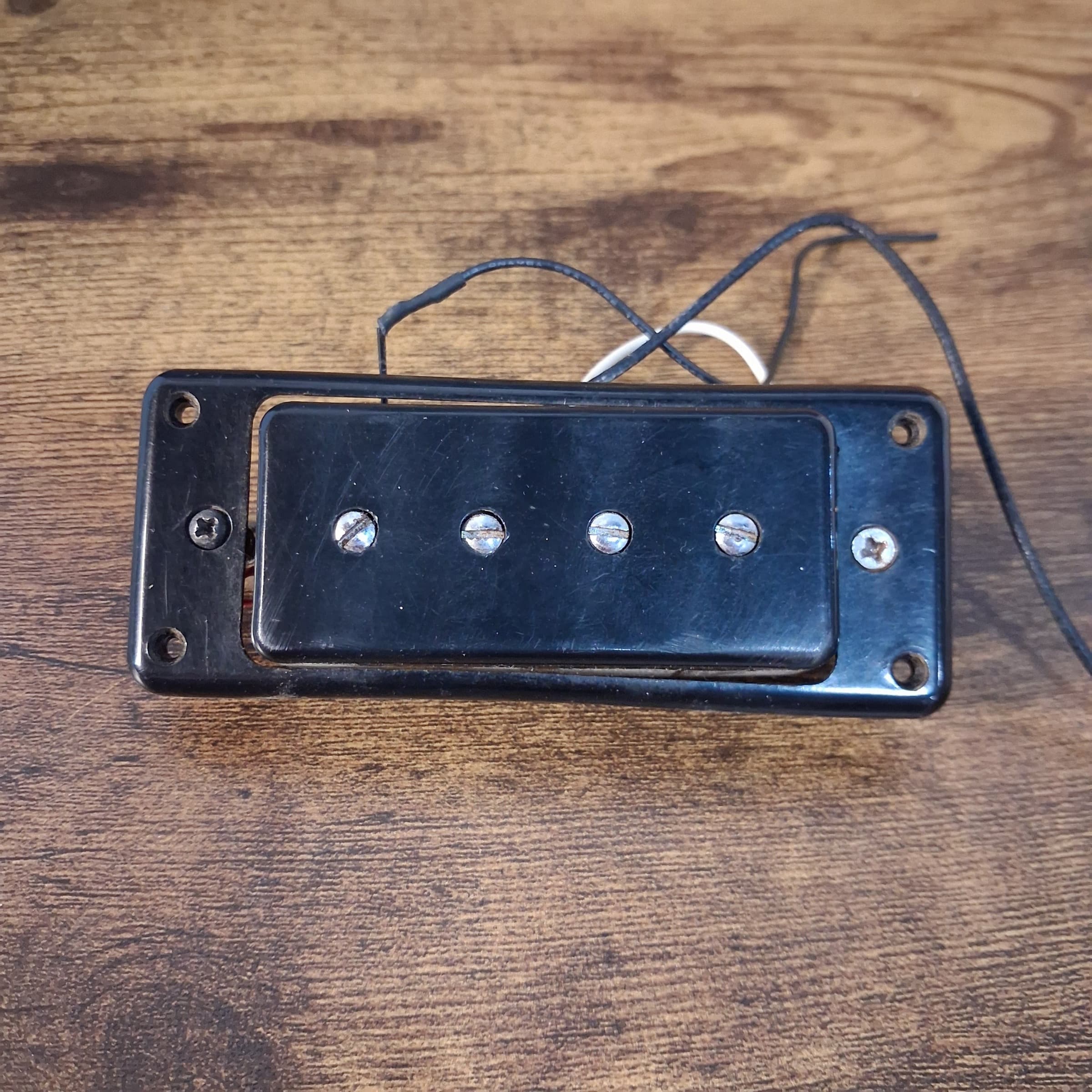Univox Hi Flier *Low Output - For Repair* Bass Pickup w/ Ring (1970s - Black)
$150.00