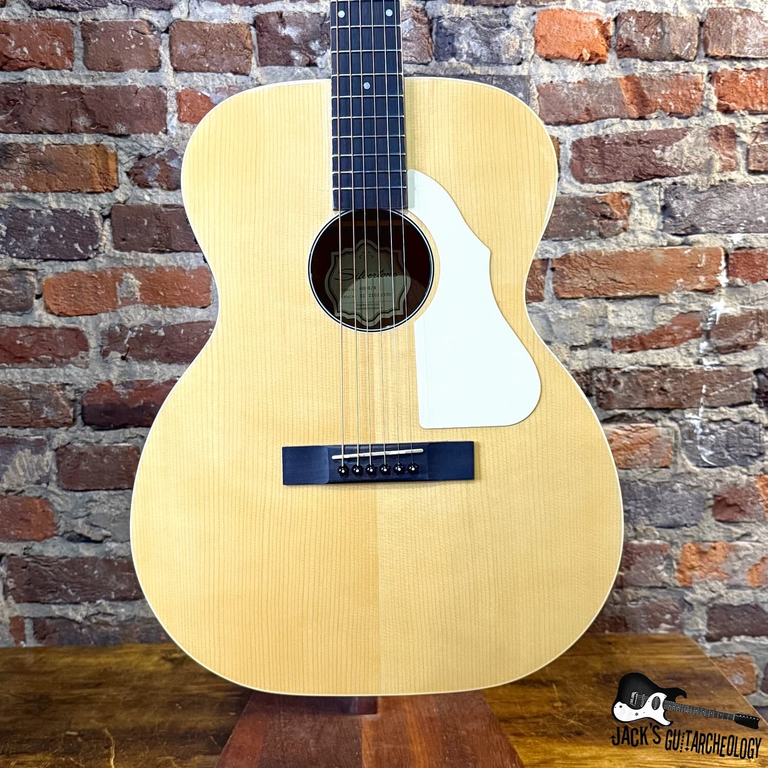 Silvertone 600E Orchestra Acoustic Electric Guitar *NEW* (2026 - Natural Gloss)
$449.00