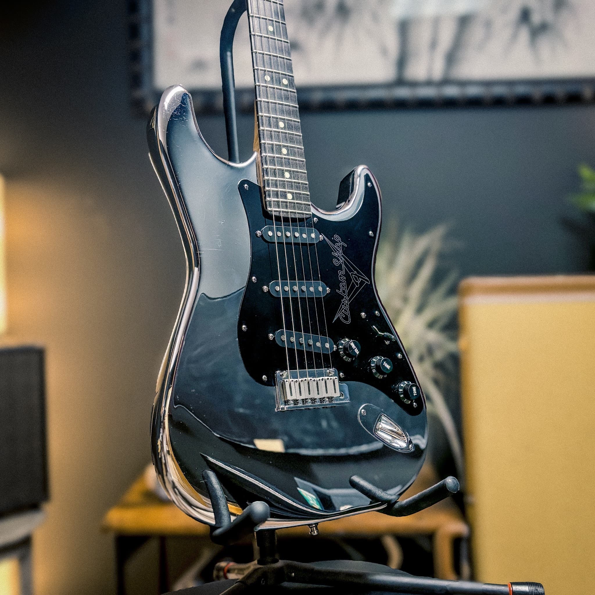 1994 Fender Custom Shop Chrome Strat w/OHSC - 7lb 13oz