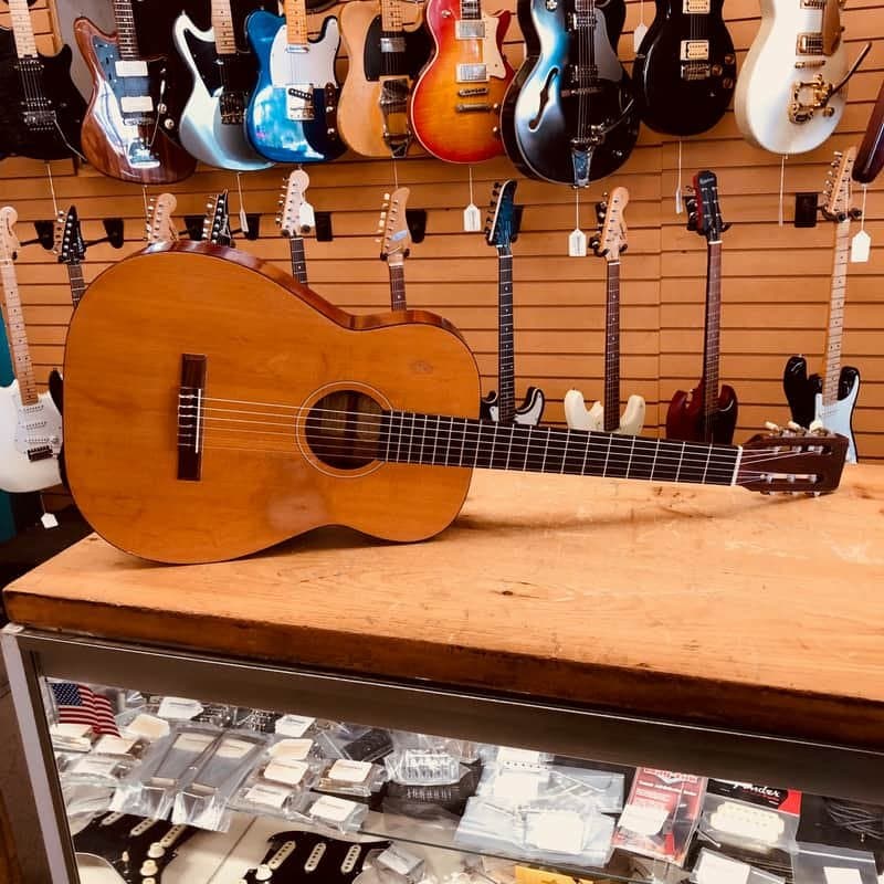 Harmony H657 Vintage Classical Guitar