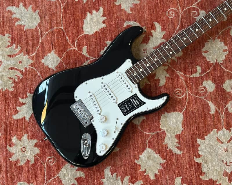 2022 Fender Player Stratocaster SSS - Black