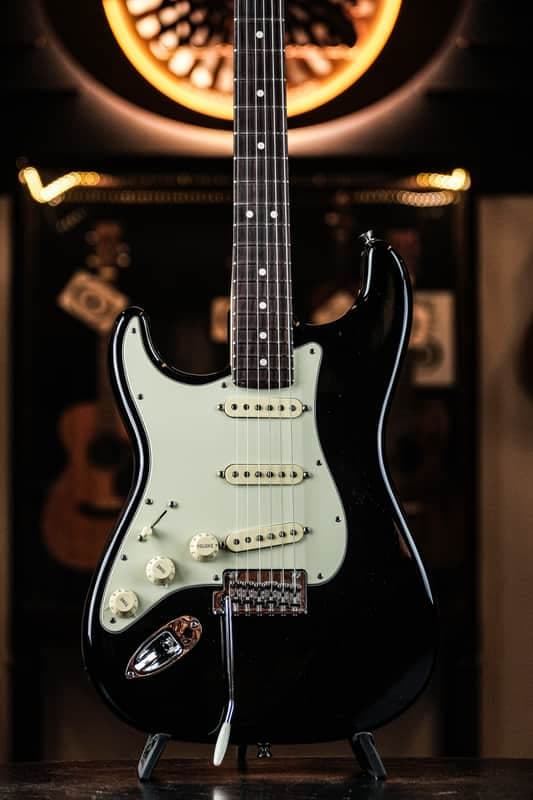 2019 Fender American Professional Stratocaster Left-Hand black