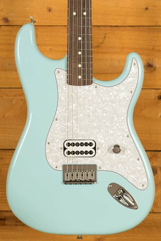 Fender Tom DeLonge Stratocaster - Rosewood - Daphne Blue *B-Stock*