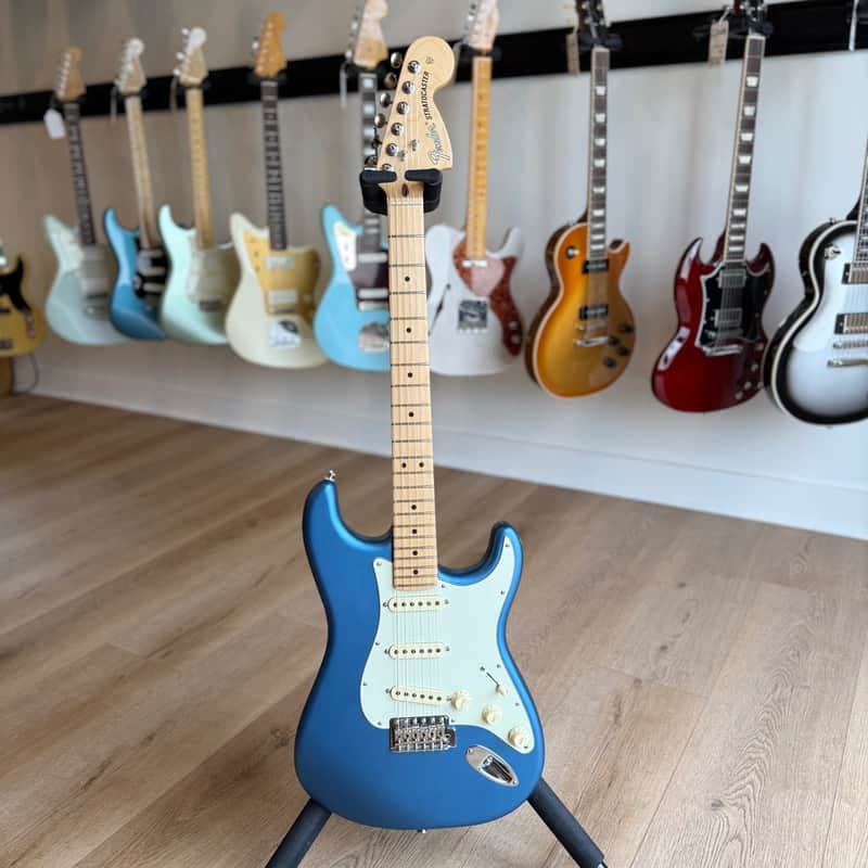 Fender American Performer Stratocaster with Maple Fretboard 2018 - Present - Satin Lake Placid Blue