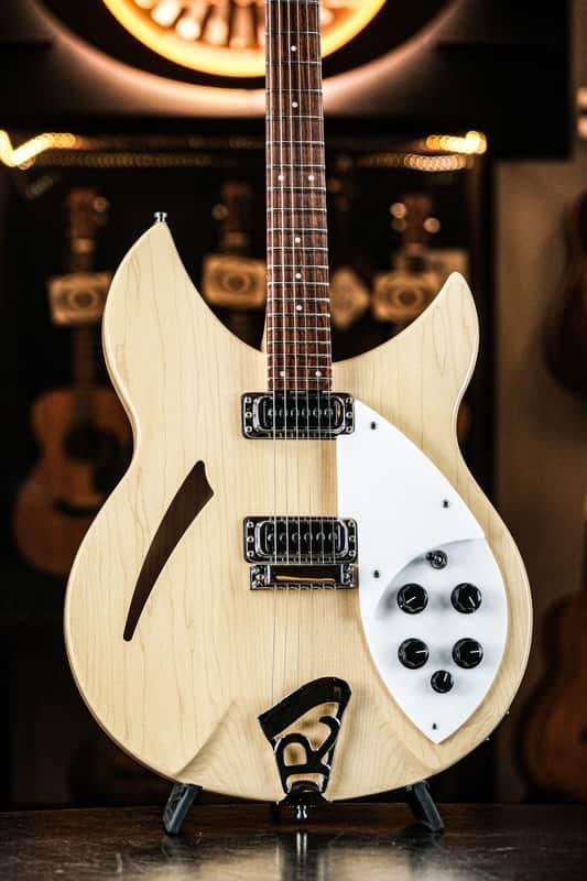 2022 Rickenbacker 330 mapleglo