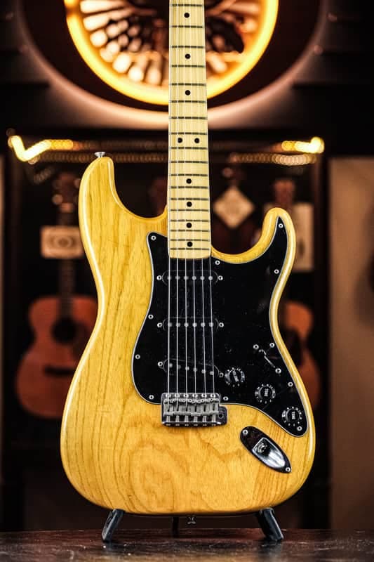 1976 Fender Stratocaster natural