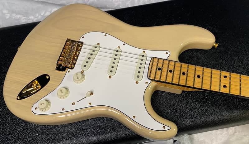 NEW! Fender American Custom Stratocaster NOS - AA Flame Maple Board - Honey Blonde - 7.9lbs - Authorized Dealer - G07589