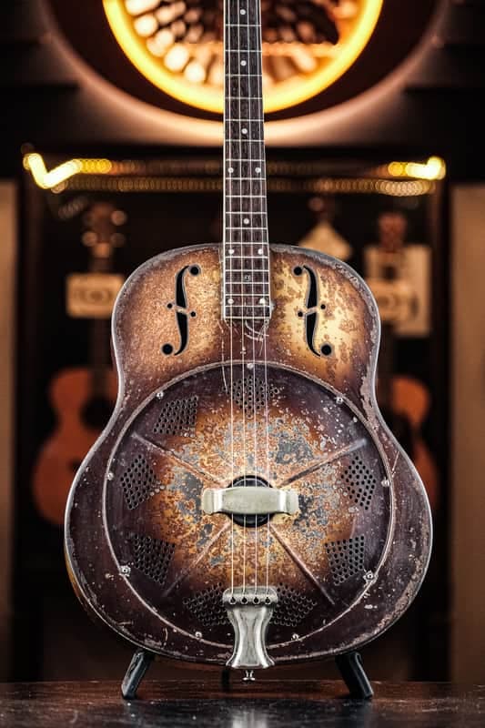 1931 National Triolian Tenor Guitar walnut sunburst