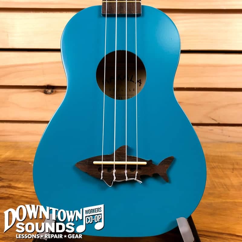 Makala Shark Soprano Ukulele with Bag - Mako Blue