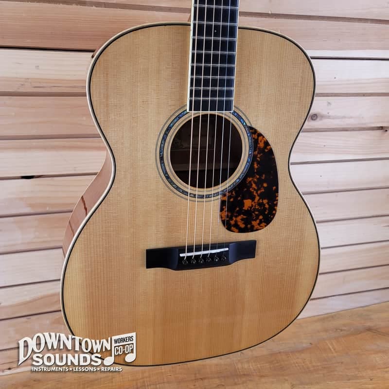 Larrivee OM-05 Orchestra Model Acoustic Guitar with Larrivee Archtop Hard Case