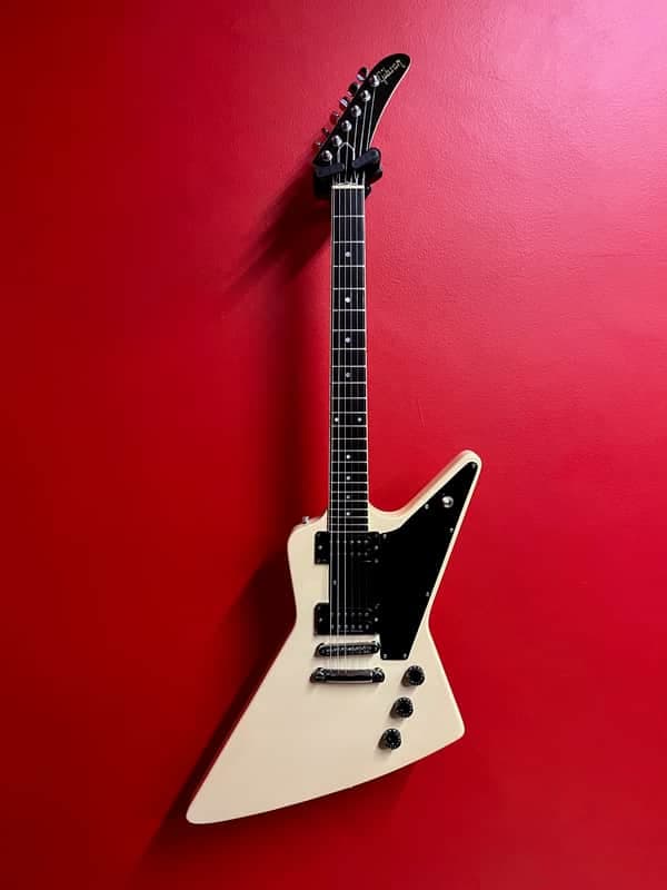 Gibson Explorer White 1982