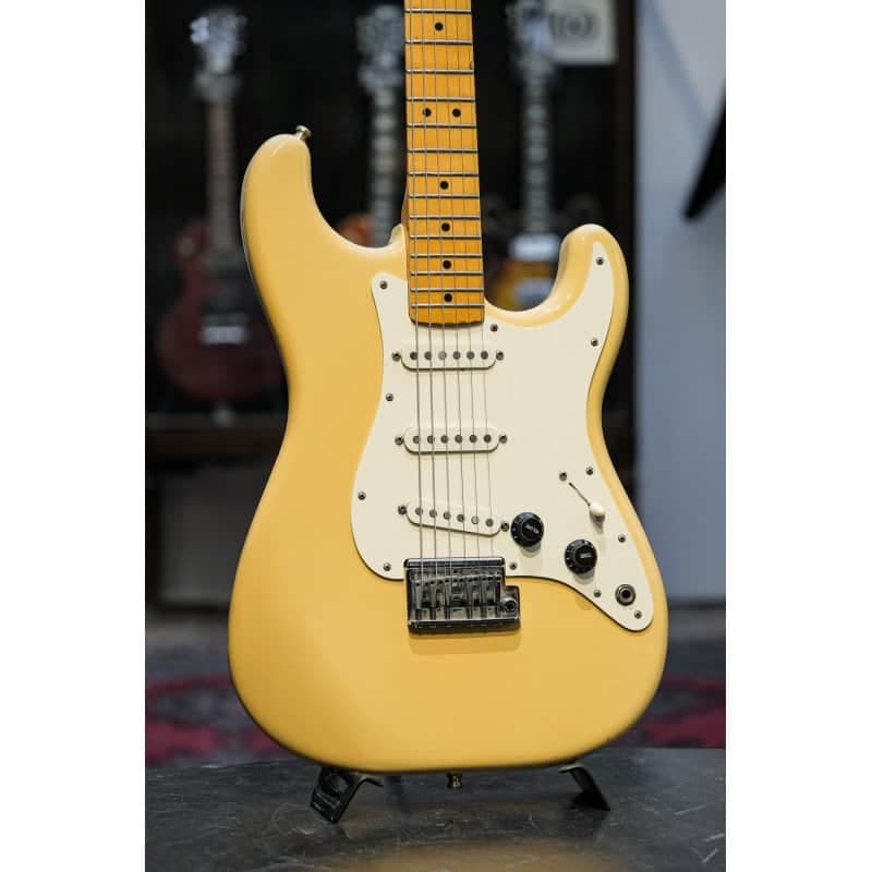 1983 Fender Standard Stratocaster (USA) with Maple Fretboard ivory white