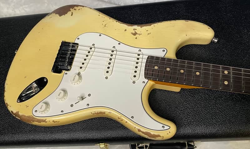 NEW! Fender Custom Deluxe Strat Heavy Relic - Aged Vintage White - Matching Peg Head - Authorized Dealer - 7.25lbs - G06378