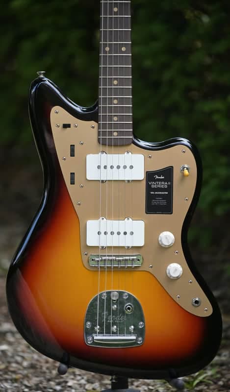 Fender Limited Edition Vintera II Road Worn 50s Jazzmaster- 3-Color Sunburst(2)