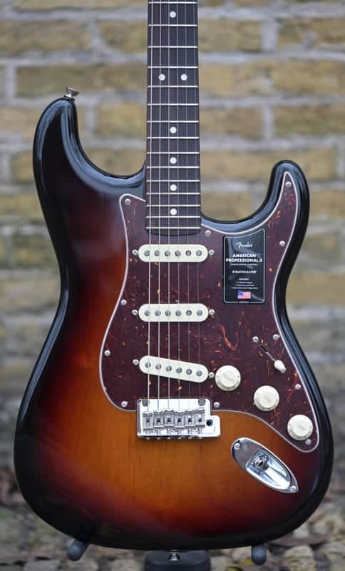Fender American Professional II Stratocaster® - 3-Color-Sunburst
