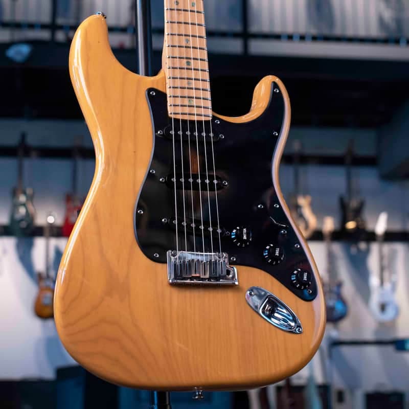 Fender American Deluxe Stratocaster Ash with Maple Fretboard 2004 - 2010 - Butterscotch Blonde