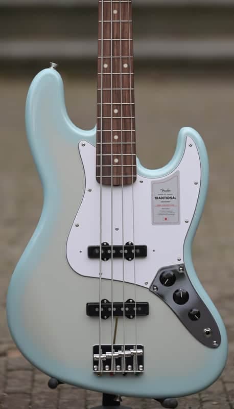 Fender Made In Japan Traditional II 60's Jazz Bass, Rosewood Fingerboard - Stardust Blue