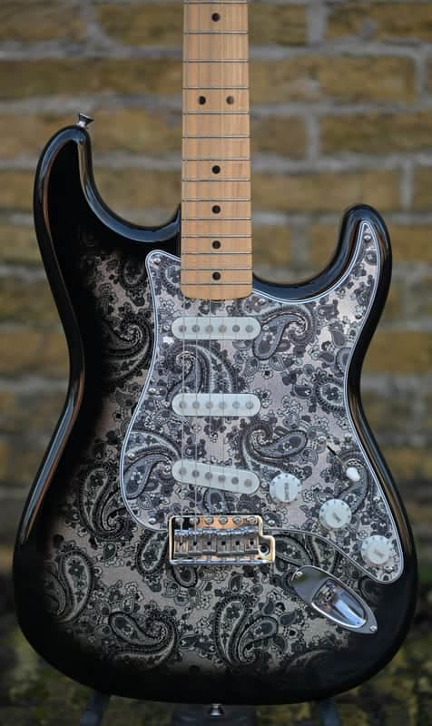 Fender Made in Japan Limited Edition Stratocaster - Black Paisley(2)