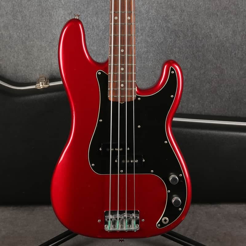 Fender Nate Mendel Precision Bass - Candy Apple Red - 2nd Hand