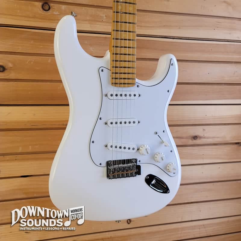 Fender Limited Edition Dealer Exclusive Player II Stratocaster - Polar White with Painted Headstock, Maple Fingerboard