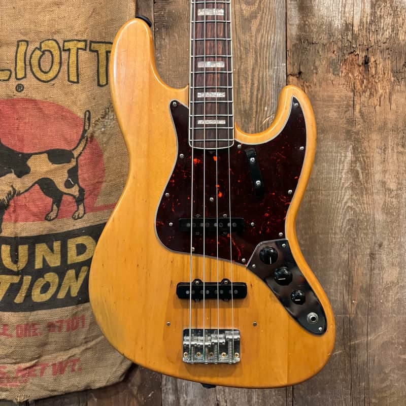 Fender Jazz Bass 1968 - stripped finish