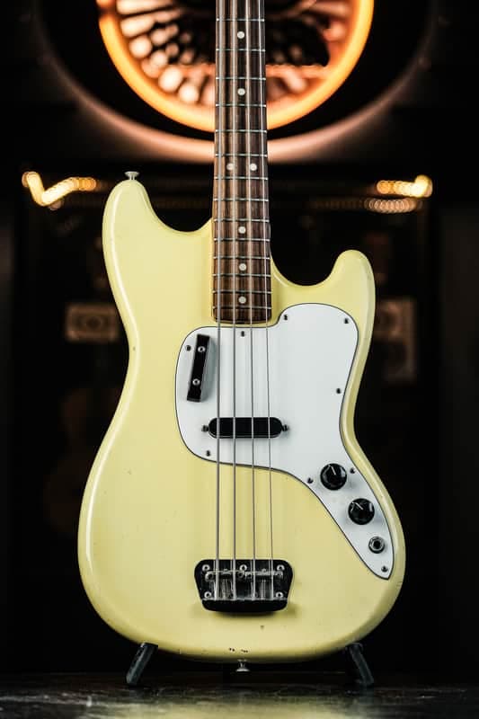 1975 Fender Musicmaster Bass white