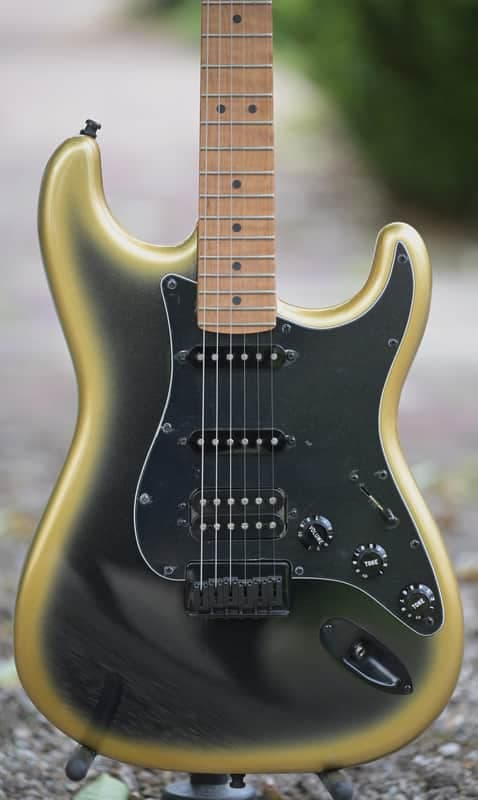 Fender Limited Edition American Professional II Stratocaster HSS - Gold Night