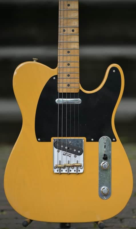 Fender 75th Anniversary Vintera® Road Worn® 1951 Telecaster® - Butterscotch Blonde