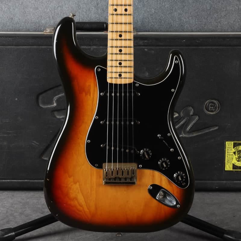Fender Stratocaster - Hardtail - 3-Tone Sunburst - 2nd Hand