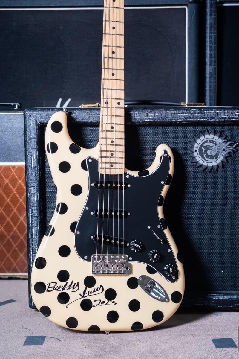 Fender Stratocaster white - signed by Buddy Guy